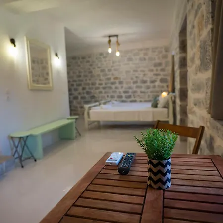 Sikies - Unique Beachfront Stone House In Alipa-mani Σπίτι διακοπών Khalkia