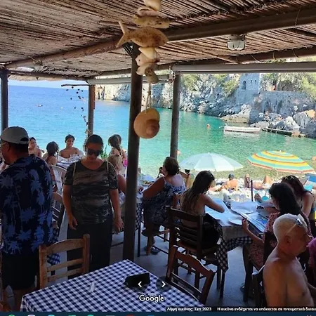 Sikies - Unique Beachfront Stone House In Alipa-mani Σπίτι διακοπών *