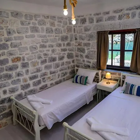 別荘 Sikies - Unique Beachfront Stone House In Alipa-mani Khalkia