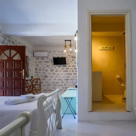 Sikies - Unique Beachfront Stone House In Alipa-mani * Khalkia