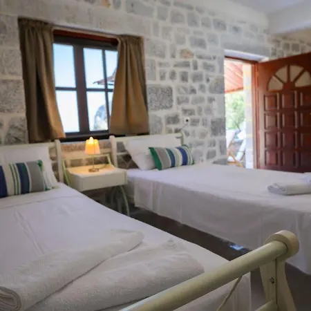 Sikies - Unique Beachfront Stone House In Alipa-mani 別荘 *