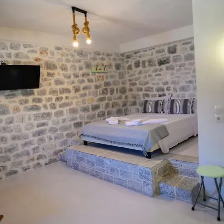 Sikies - Unique Beachfront Stone House In Alipa-mani 別荘 Khalkia