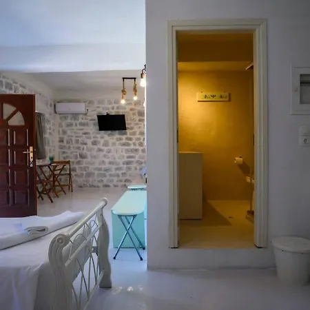 Sikies - Unique Beachfront Stone House In Alipa-mani 別荘