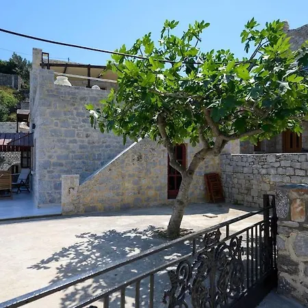 Sikies - Unique Beachfront Stone House In Alipa-mani