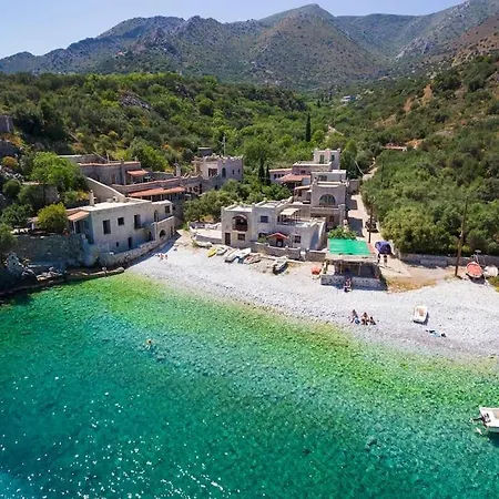 Sikies - Unique Beachfront Stone House In Alipa-mani Σπίτι διακοπών *