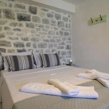 Sikies - Unique Beachfront Stone House In Alipa-mani 別荘 Khalkia