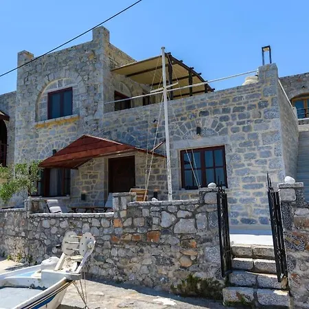 Sikies - Unique Beachfront Stone House In Alipa-mani 別荘