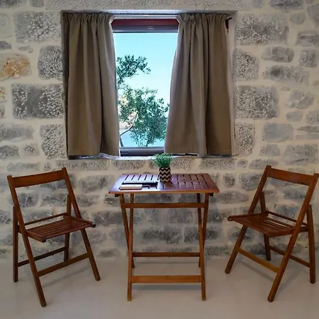 Sikies - Unique Beachfront Stone House In Alipa-mani *