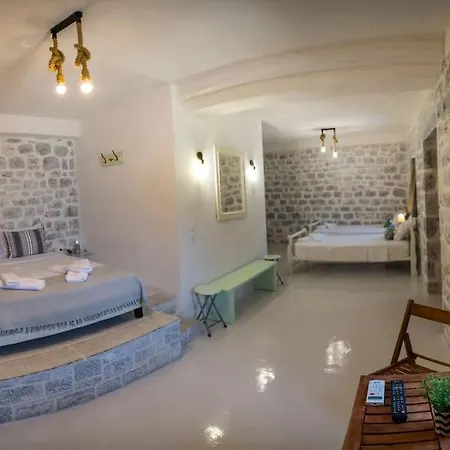 Sikies - Unique Beachfront Stone House In Alipa-mani 別荘 *