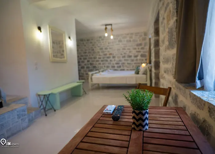 Sikies - Unique Beachfront Stone House In Alipa-mani Σπίτι διακοπών Khalkia