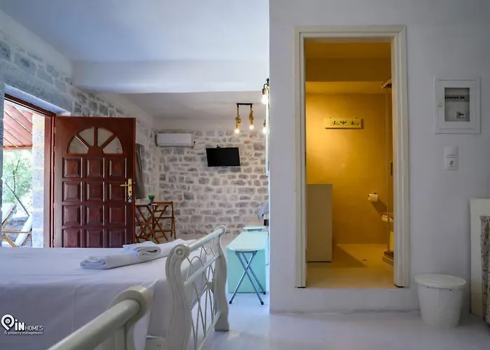 Sikies - Unique Beachfront Stone House In Alipa-mani * Khalkia