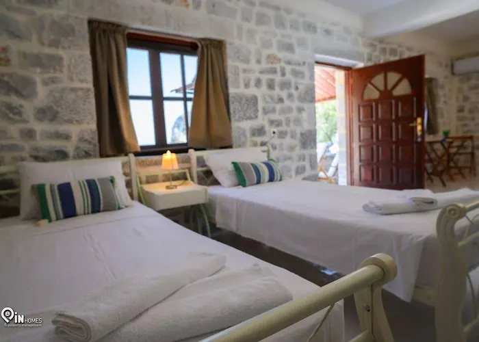 Sikies - Unique Beachfront Stone House In Alipa-mani Σπίτι διακοπών *