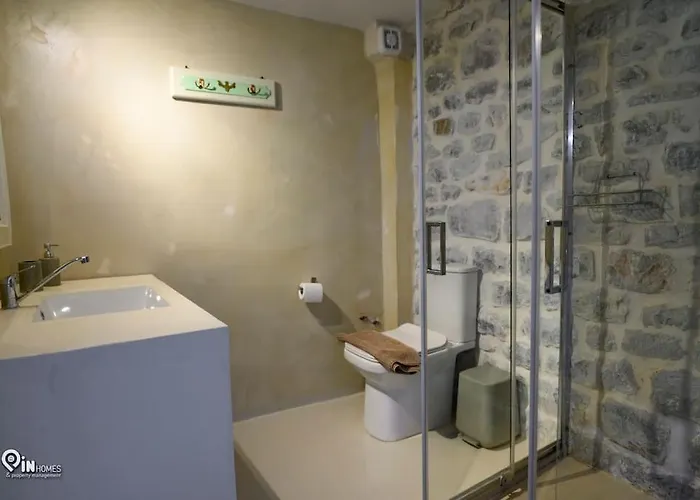 Sikies - Unique Beachfront Stone House In Alipa-mani Khalkia