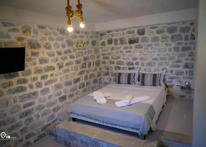 Sikies - Unique Beachfront Stone House In Alipa-mani Дом отдыха *