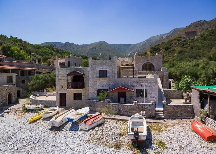 Дом отдыха Sikies - Unique Beachfront Stone House In Alipa-mani