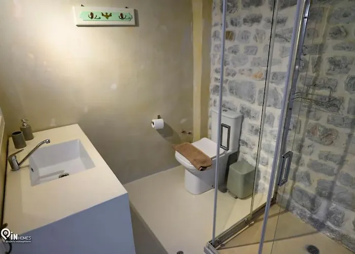 Дом отдыха Sikies - Unique Beachfront Stone House In Alipa-mani Khalkia