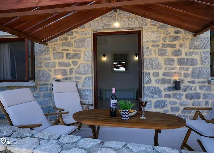 Sikies - Unique Beachfront Stone House In Alipa-mani Khalkia