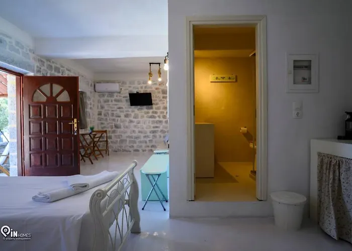 Sikies - Unique Beachfront Stone House In Alipa-mani Σπίτι διακοπών