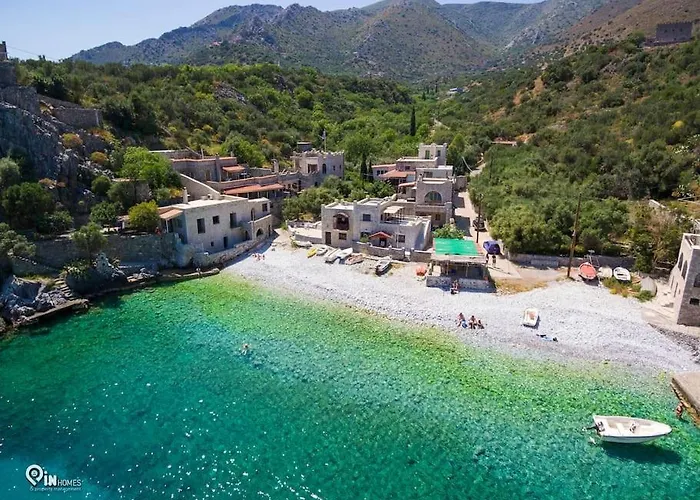 Sikies - Unique Beachfront Stone House In Alipa-mani Дом отдыха *