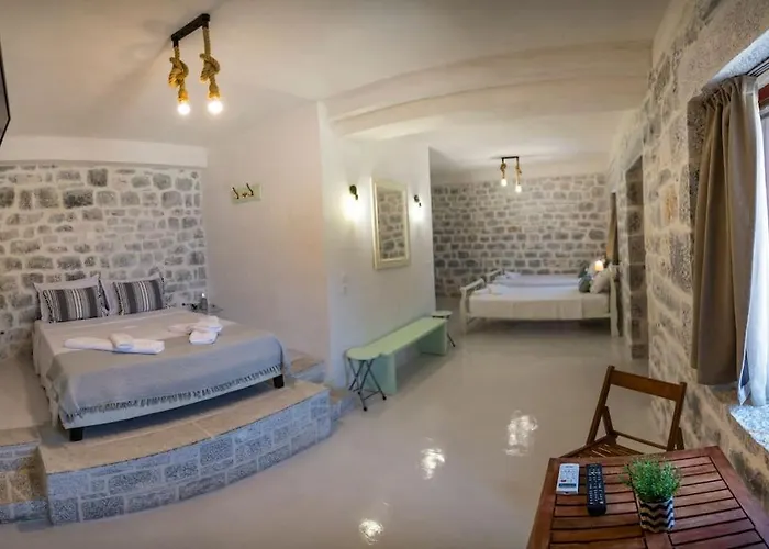 Sikies - Unique Beachfront Stone House In Alipa-mani Σπίτι διακοπών *