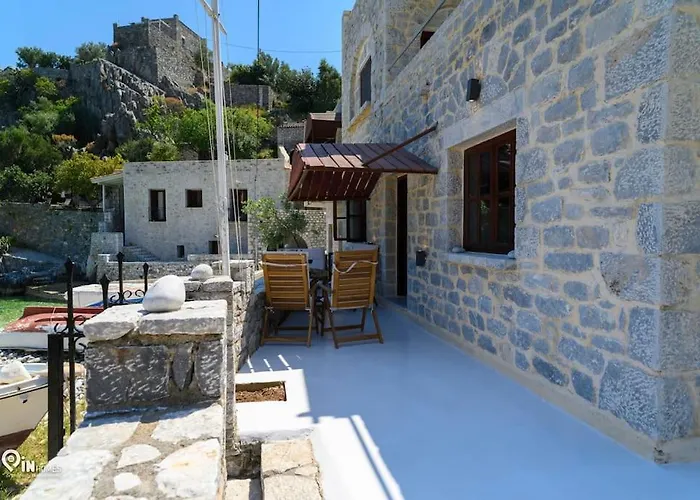 Дом отдыха Sikies - Unique Beachfront Stone House In Alipa-mani